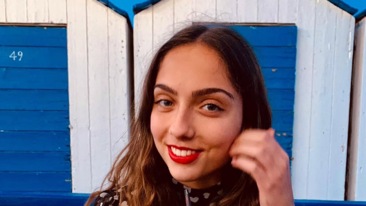 Morta in piscina durante una festa, la sorella gemella di Simona: «Nessuno ci ha chiamati, al nostro arrivotutti stavano tutti zitti»