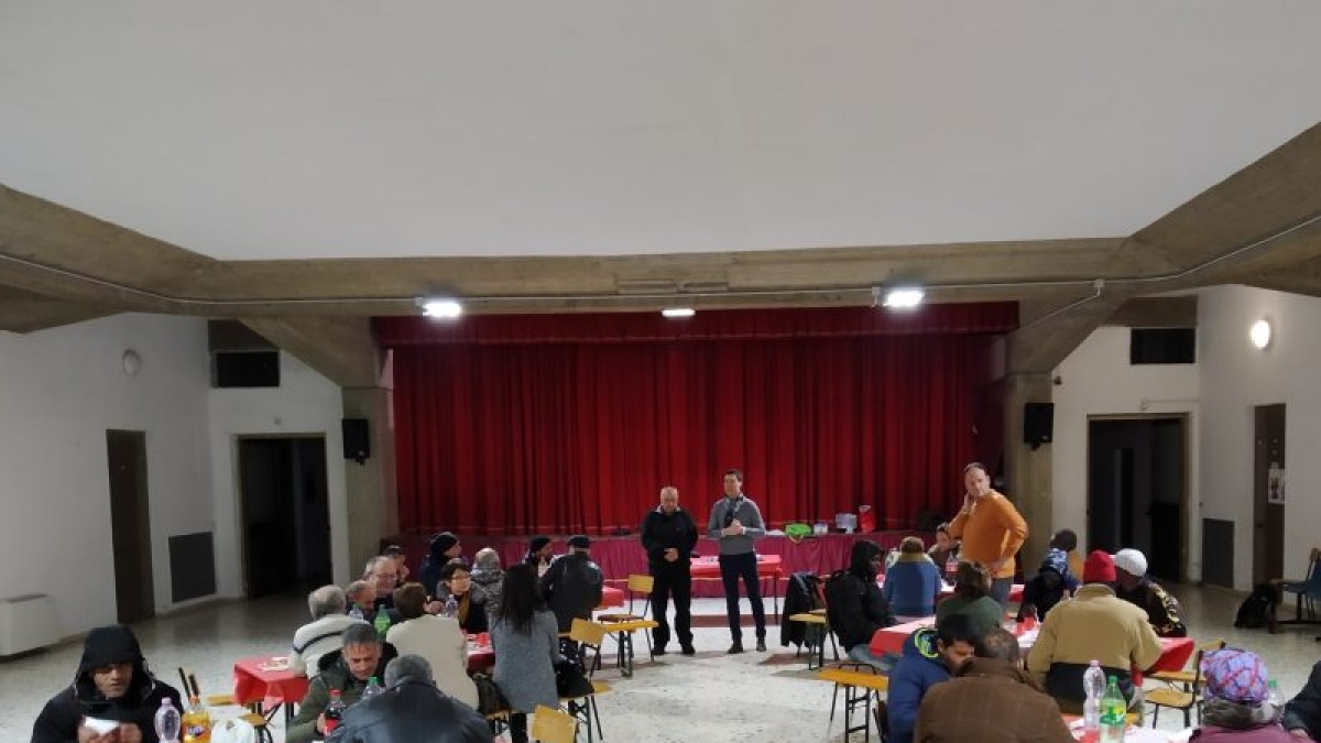 Arezzo, la rivolta dei residenti contro la mensa della Caritas: «Impatta sulla sicurezza»