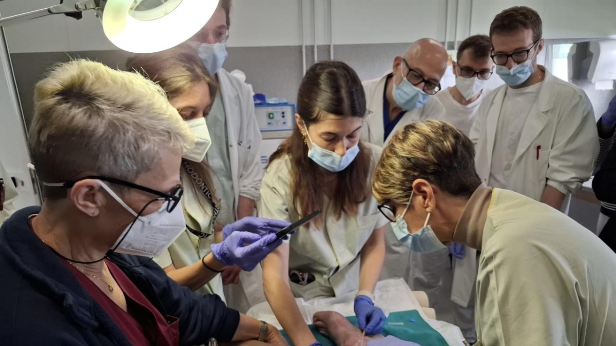 Il primato dell'ospedale Sacco, un virus naturale per sconfiggere i batteri «invincibili»