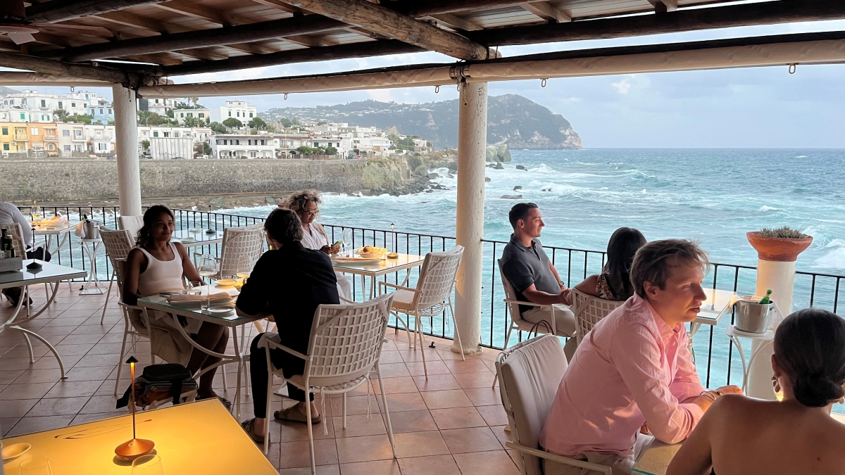Umberto a Mare, cena di alto livello con vista panoramica. Eccellenti la pasta e patate acida con cozze e caviale