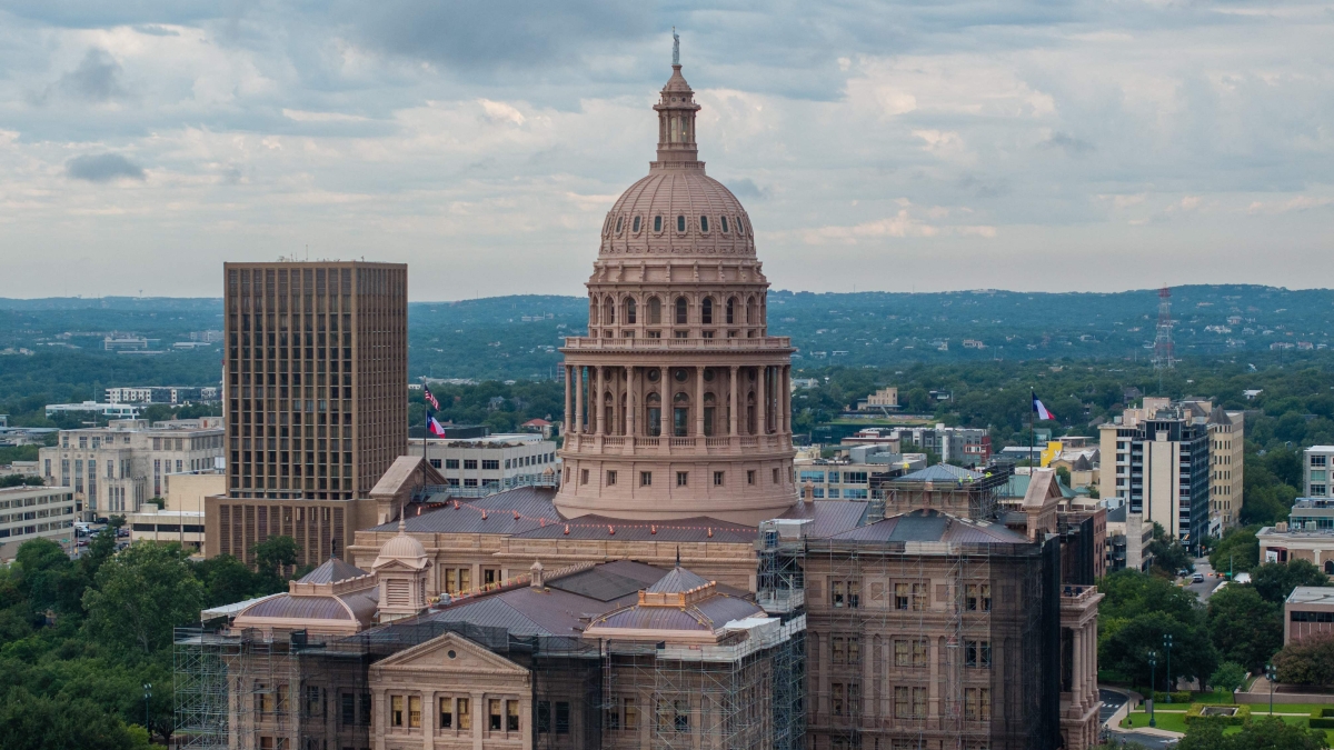 texas l ordine d arresto per i dem in fuga dal parlamento l intervento di schwarzenegger