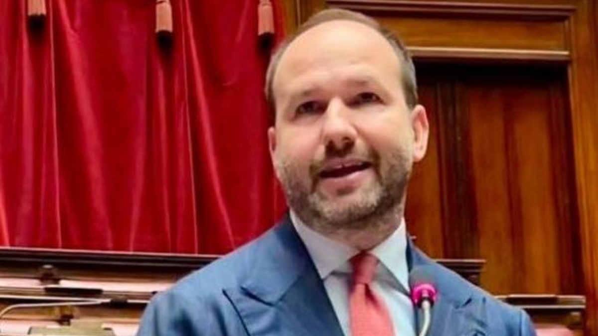 Zinzi: «Romano vicino a De Luca? Ma se è stato nominato da Meloni. A questo punto si candidi Cirielli»