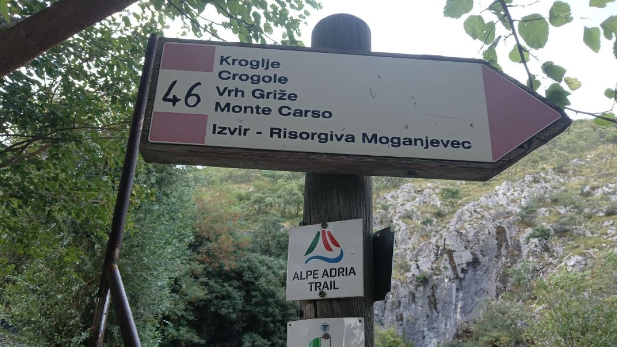 Sette ragazzi di Milano bloccati in un ghiaione sul Monte Carso, al buio senza scarponi né torce: salvati dal Soccorso alpino