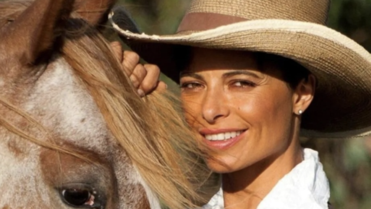 Natalia Estrada compie 53 anni: il successo, il matrimonio (finito) con Giorgio Mastrota, perché ha lasciato la tv e cosa fa oggi, 7 segreti