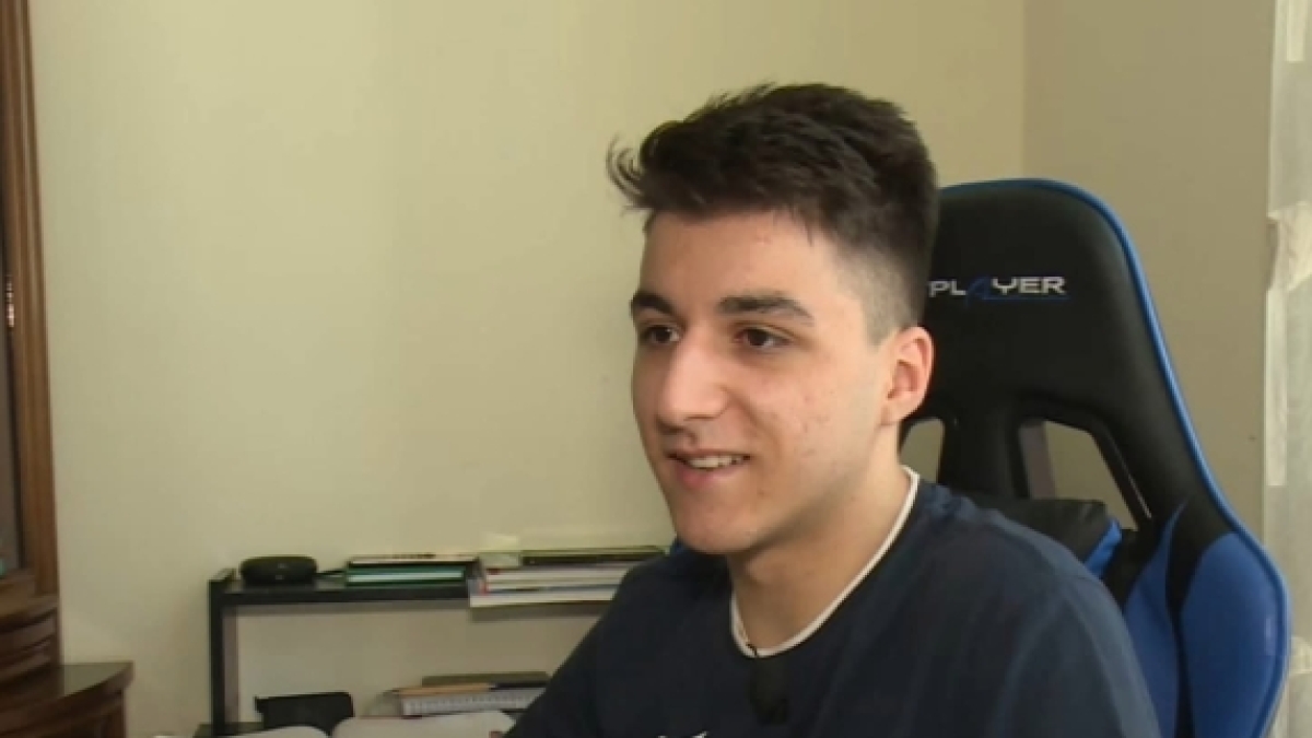 Potenza, Enis non partirà per le Olimpiadi delle scienze in Cina: «Un'ingiustizia, ma studio per l'anno prossimo». La delusione di docenti e genitori