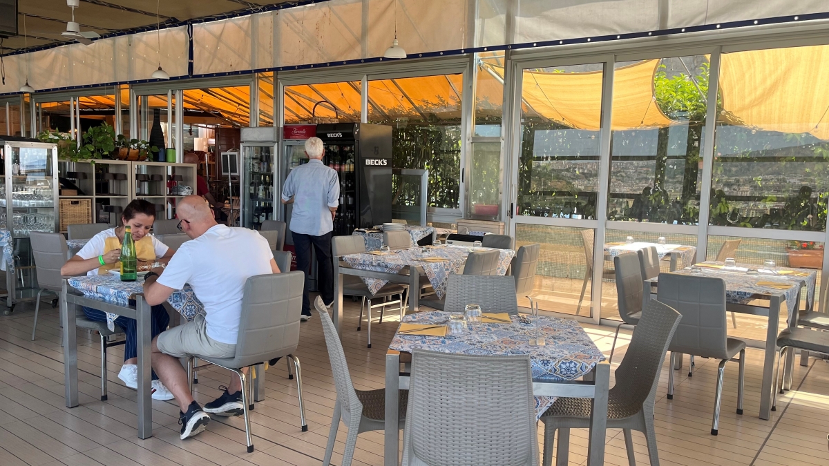 Da «Calasole» lunga attesa per gli antipasti. Pranzo mediocre