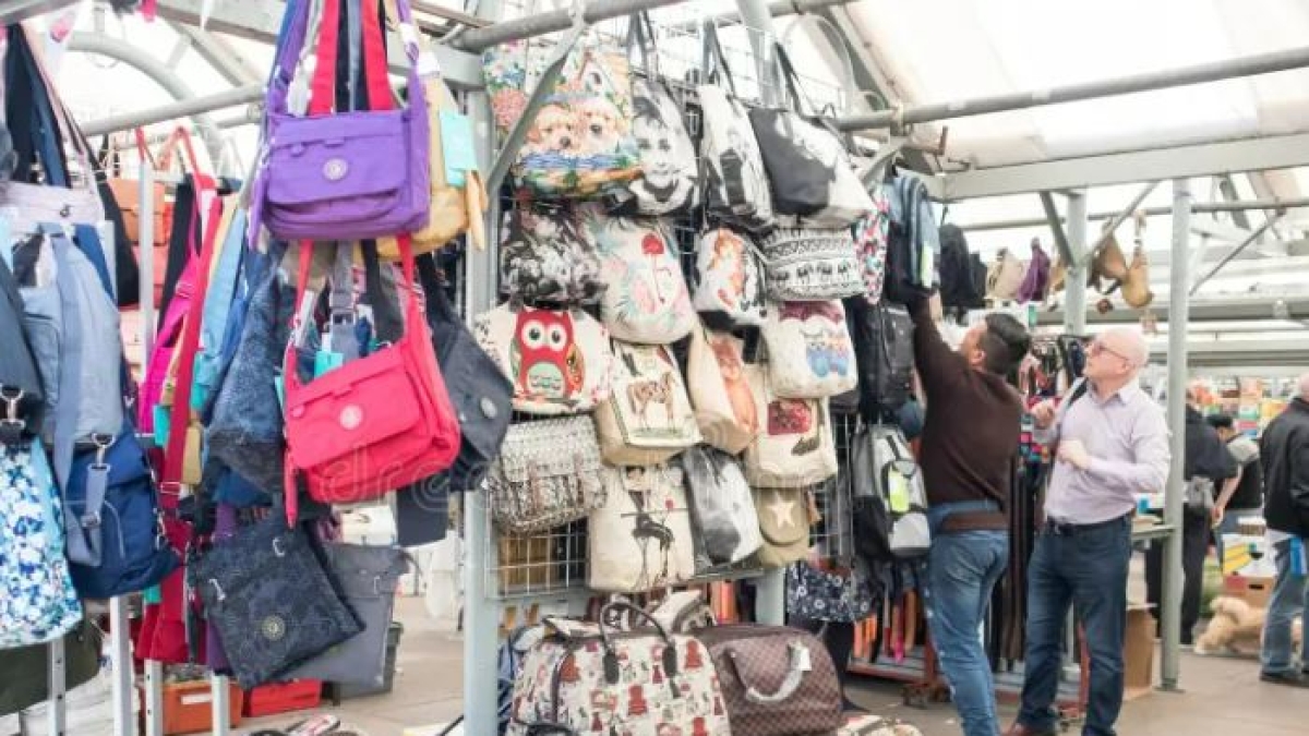 La moda in crisi? Non tutto: la riscossa degli accessori diventati oggetti di culto (col vintage)