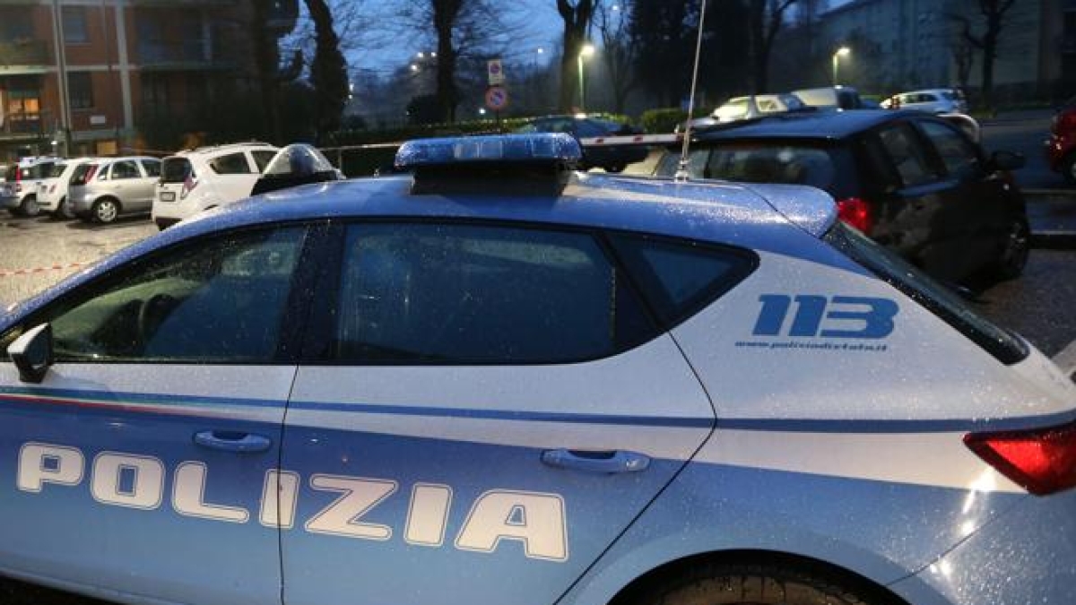 incidente a latina pirata della strada investe tre giovani e scappa morto un 16enne