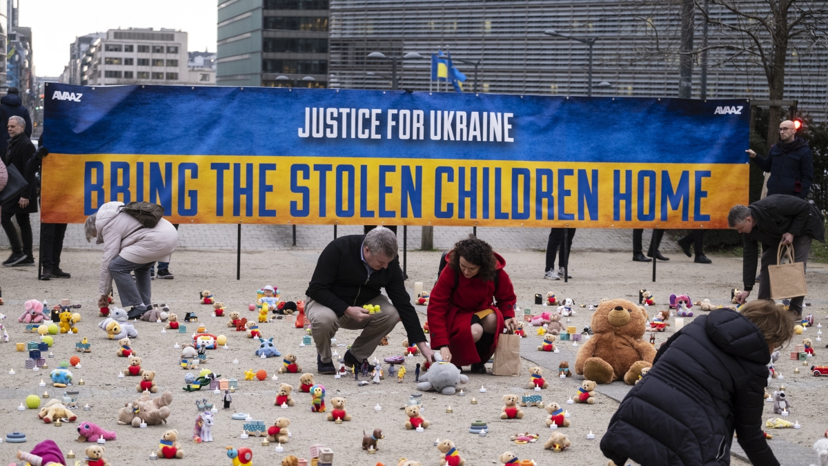 «Maschio, biondo, calmo»: nel database dei russi i «filtri» della vergogna per adottare i bimbi ucraini rapiti