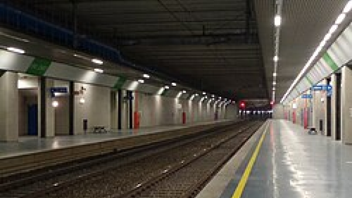 Stazione di Ferno-Lonate Pozzolo, la moda del «giro della morte» sul tracciato del treno: l'appello per fermare gli adolescenti che corrono sui binari