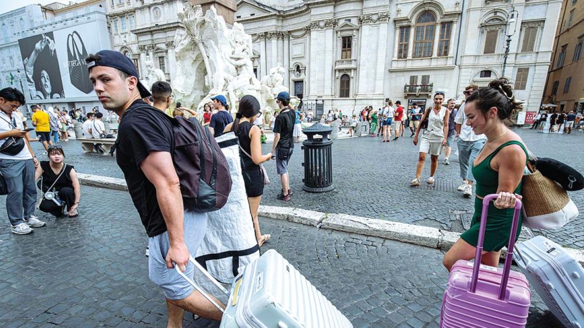 Ferragosto, pienone di turisti: in arrivo quasi 650mila persone. Ma il fatturato è in calo