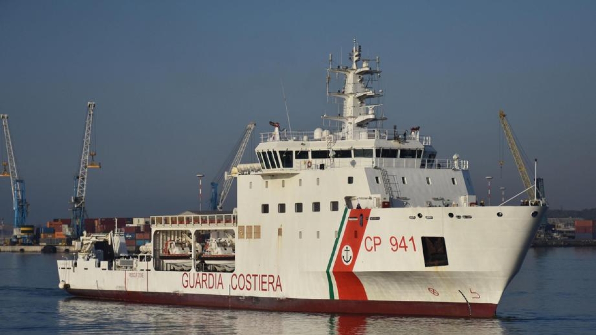 Lampedusa, si rovescia barchino di migranti: «Ci sono 20 morti, 27 i dispersi» Lampedusa, si rovescia barchino di migranti: «Ci sono 20 morti, 27 i dispersi»