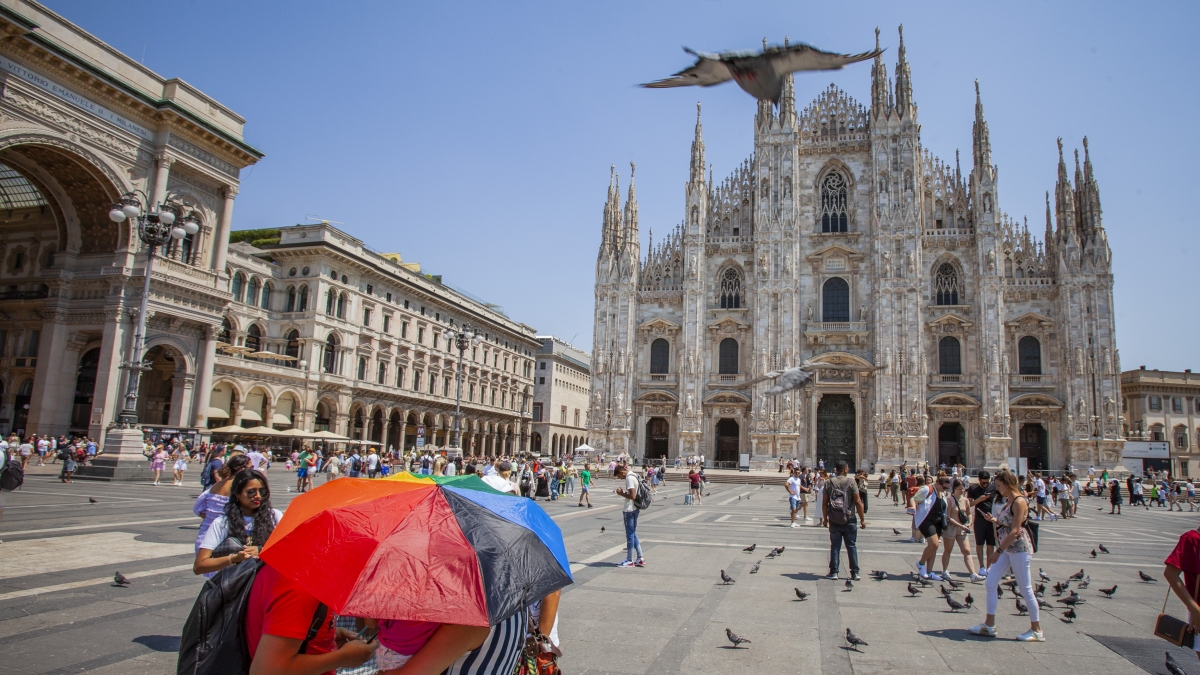 Previsioni meteo venerdì 15 agosto, a Milano e in Lombardia sole e caldo: prima dell'alba già 24 gradi