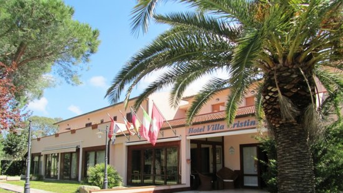 Incendio in un hotel all'isola d'Elba: 55 sfollati