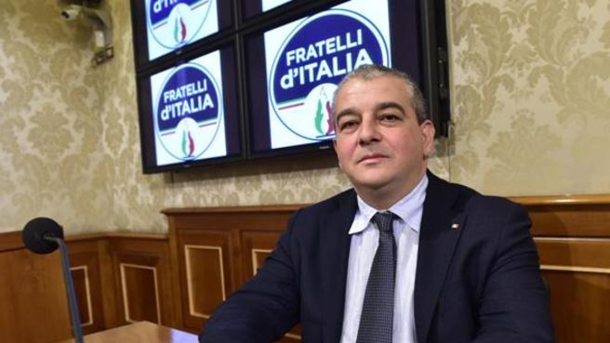 Fazzolari: «Soluzione possibile in Ucraina perché adesso Mosca è in difficoltà»