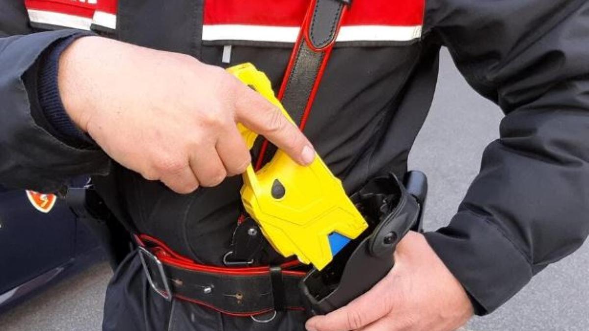 Olbia, muore in ambulanza uomo di 57 anni fermato con il taser: aperta un