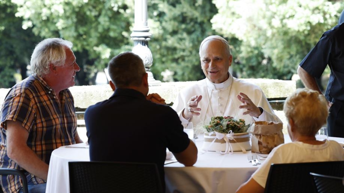 La domenica di Papa Leone XIV ai Castelli: dalla messa ad Albano all'Angelus a Castel Gandolfo e il pranzo con 110 poveri