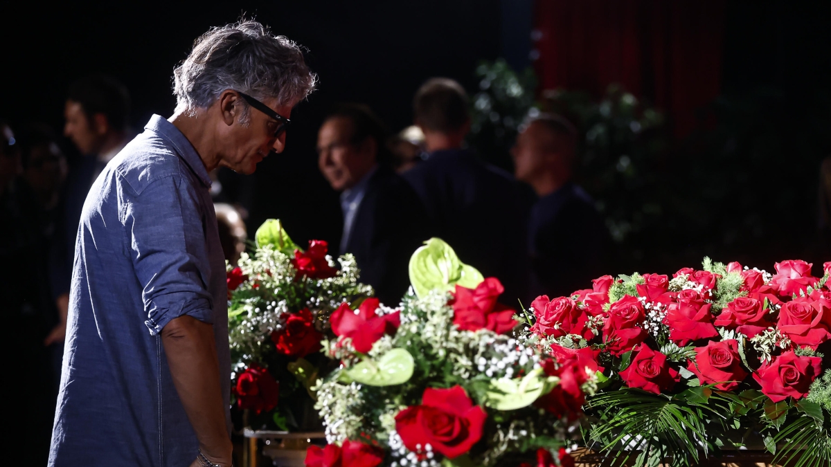Fiorello: «Una statua di Baudo davanti a viale Mazzini, al posto del cavallo»