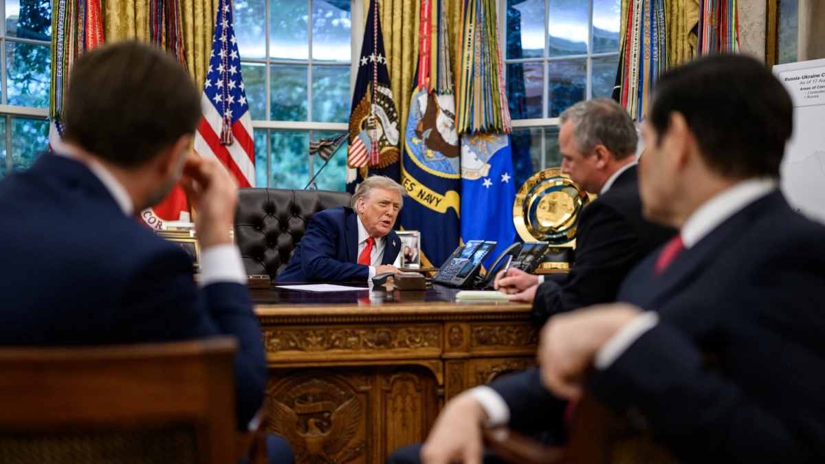 Trump dice no alle truppe Usa in Ucraina e cancella le vacanze. Per il trilaterale con Putin e Zelensky c