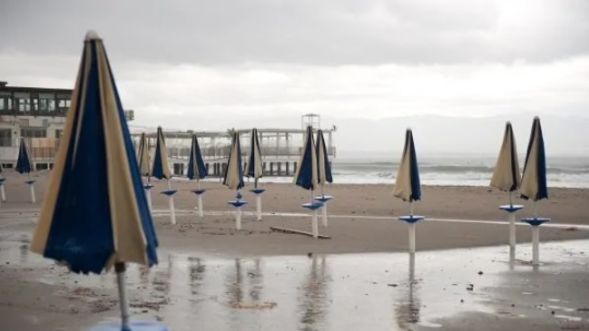 Torna il maltempo in Campania: allerta meteo Gialla per giovedì 21 agosto. A Napoli spiagge pubbliche chiuse