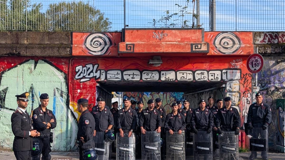 Milano, al via lo sfratto dello storico centro sociale Leoncavallo: lo sgombero dopo 31 anni dall