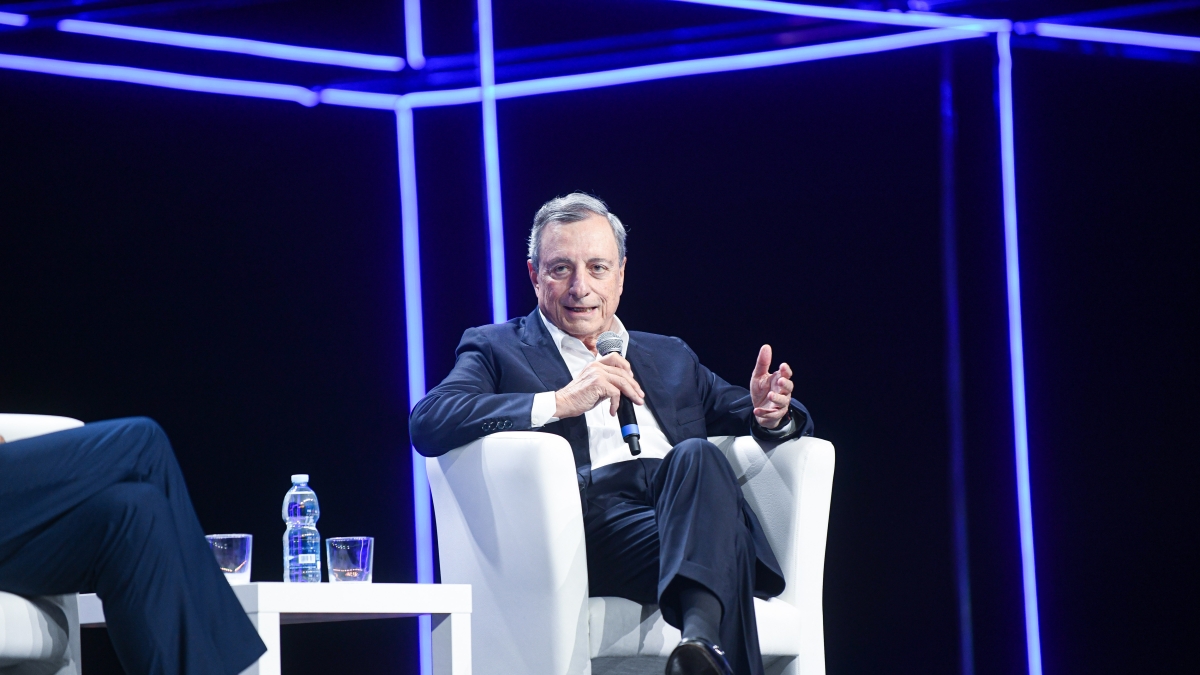 Draghi sferza l Draghi sferza l