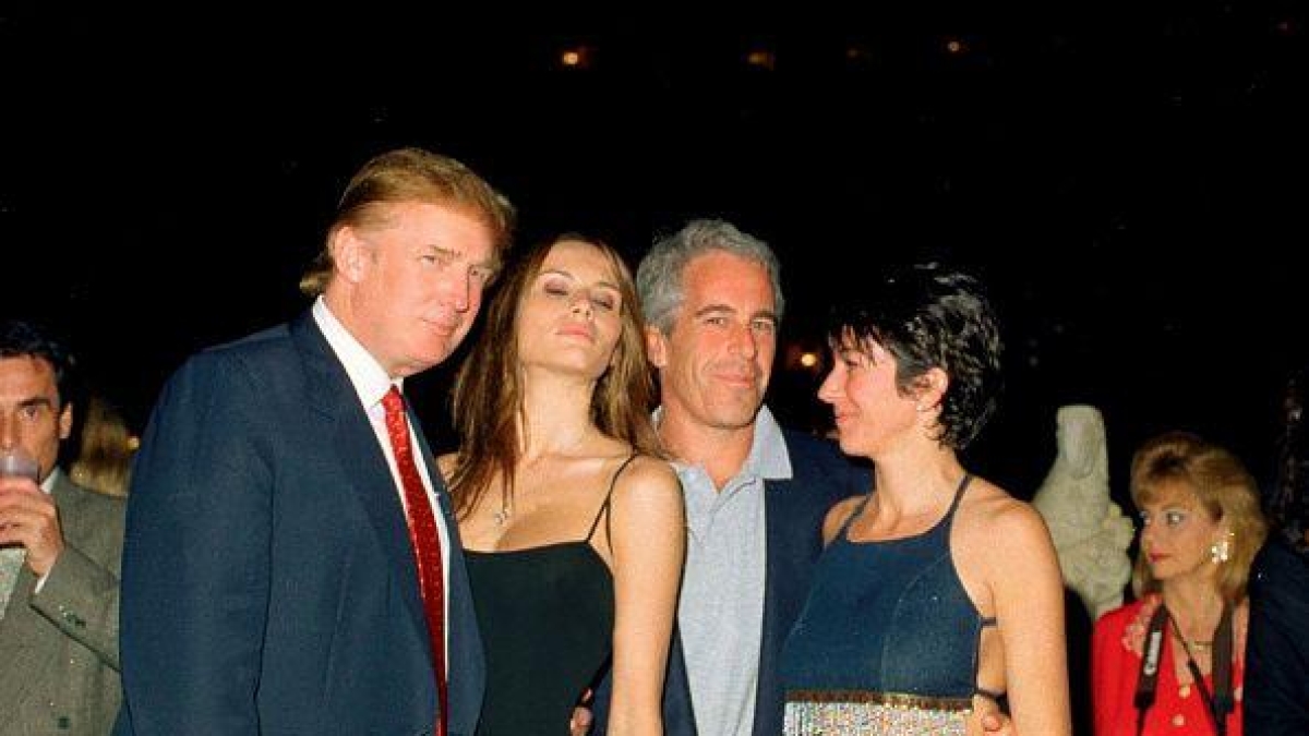 Ghislaine Maxwell scagiona Trump: «Gentile e mai in contesti inappropriati. Epstein? Non credo si sia suicidato» Ghislaine Maxwell scagiona Trump: «Gentile e mai in contesti inappropriati. Epstein? Non credo si sia suicidato»