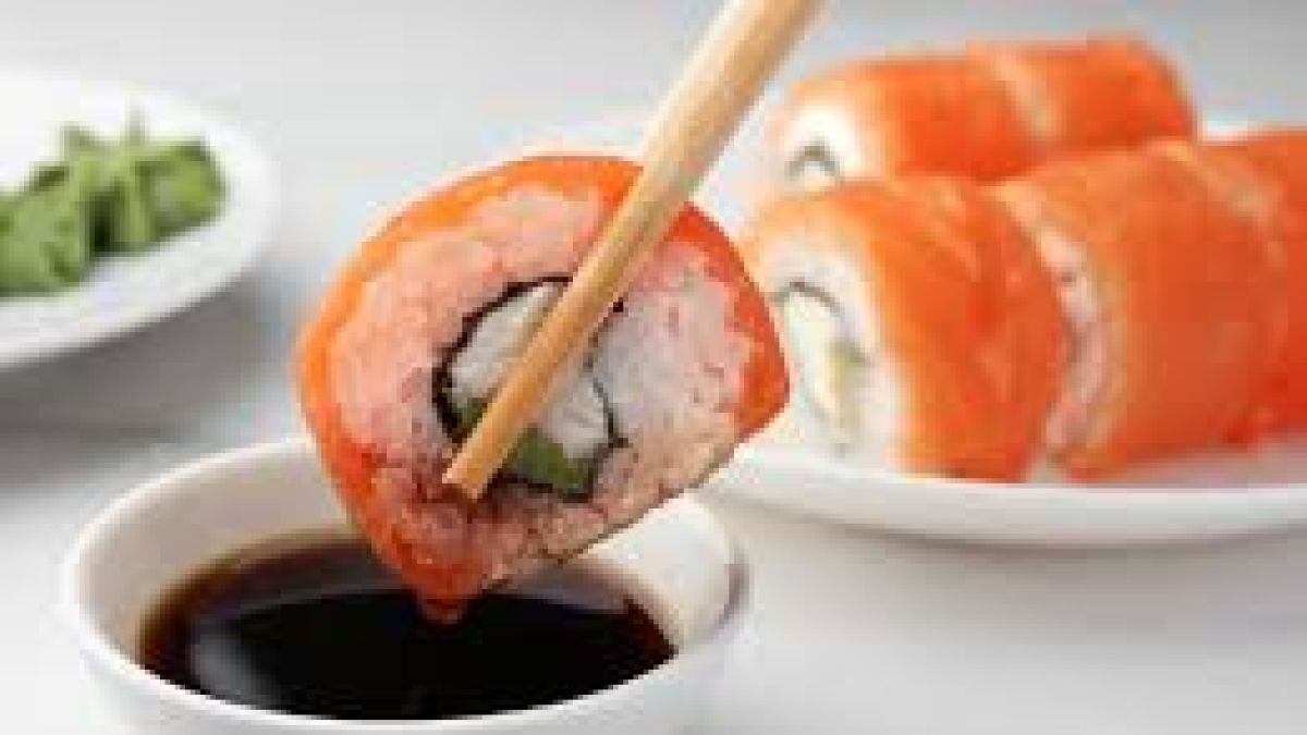 Qualiano, evade dai domiciliari per una cena romantica a base di sushi: arrestata 46enne