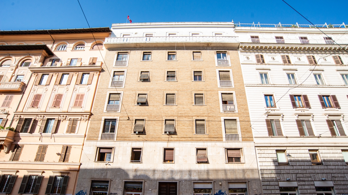 Palazzo occupato da CasaPound, martedì prossimo Comitato in Prefettura sugli sgomberi: «Prima l'ex Fiorucci e Bufalotta»