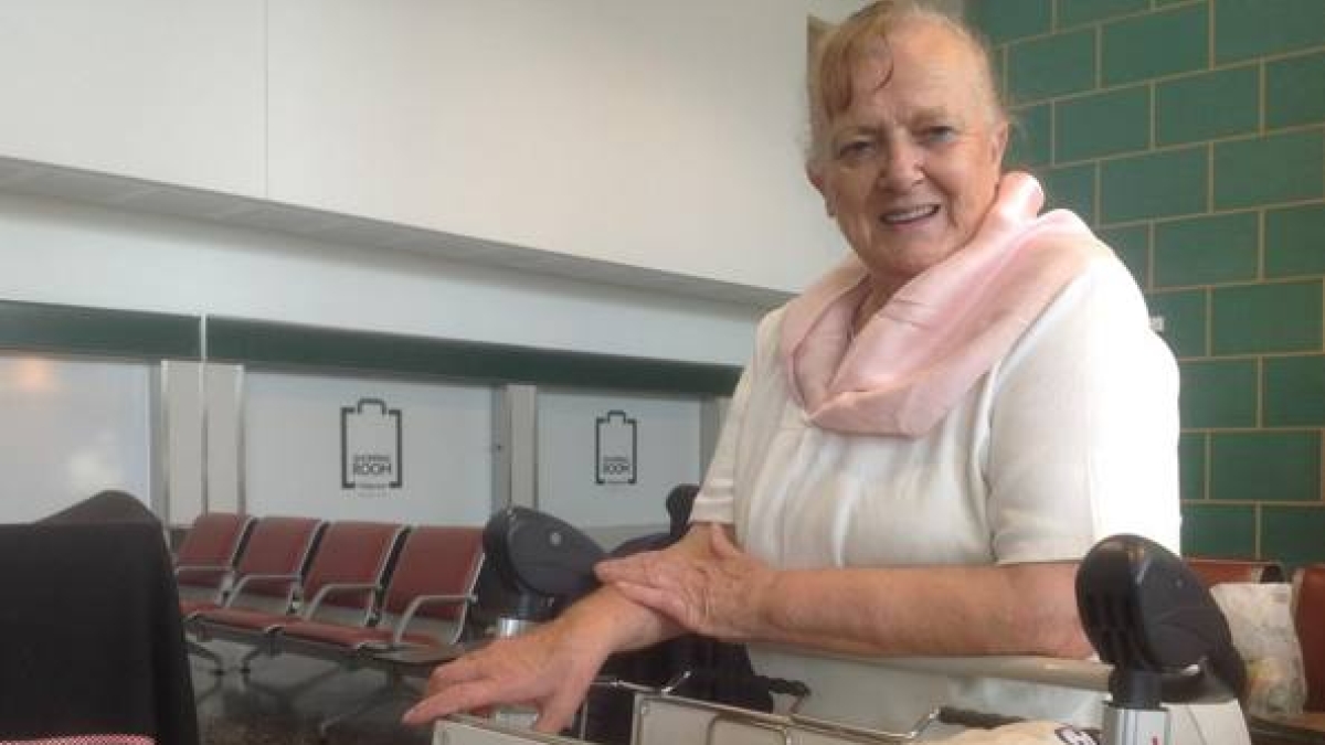 Addio a Cesira Ton, «Emiletta» che per 20 anni aveva fatto dello scalo di Malpensa la sua casa: «Non sono una barbona, ho una storia tutta mia»