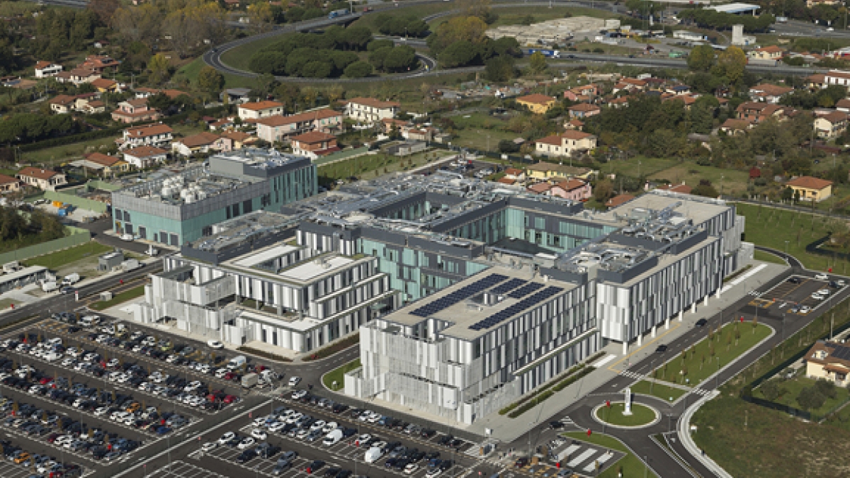 Massa, paziente psichiatrico sottrae l'arma alla guardia giurata e minaccia 20 pazienti del pronto soccorso: fermato