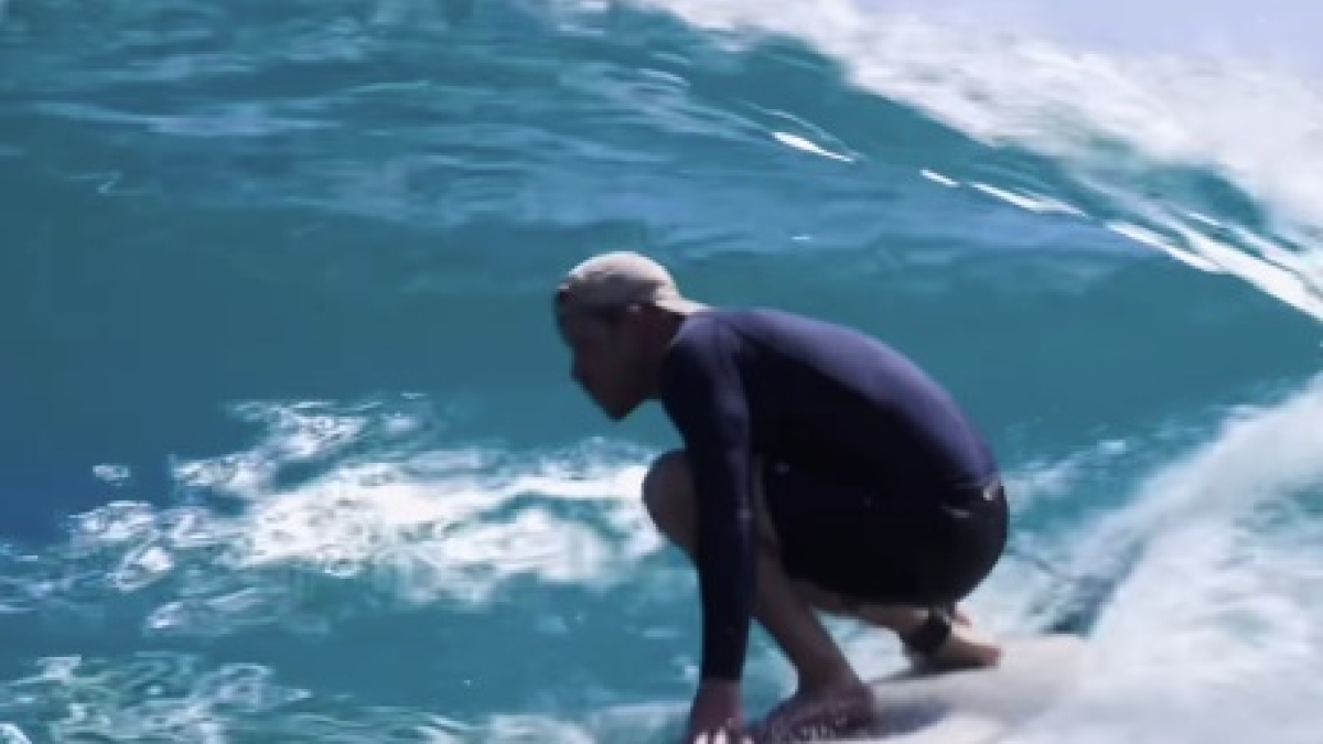 Il Principe Harry Surfista: Meghan Markle Condivide un Video Divertente sui Social Media