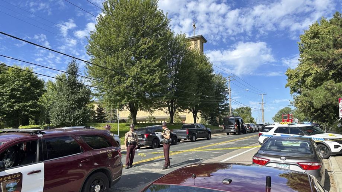 Minneapolis, sparatoria davanti a una scuola cattolica: almeno 20 vittime tra morti e feriti Minneapolis, sparatoria davanti a una scuola cattolica: almeno 20 vittime tra morti e feriti