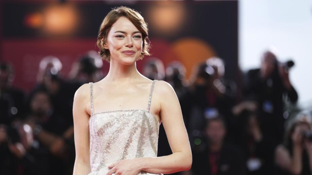 Emma Stone in «Bugonia»: «È stata una gioia dovermi rapare a zero per il film»