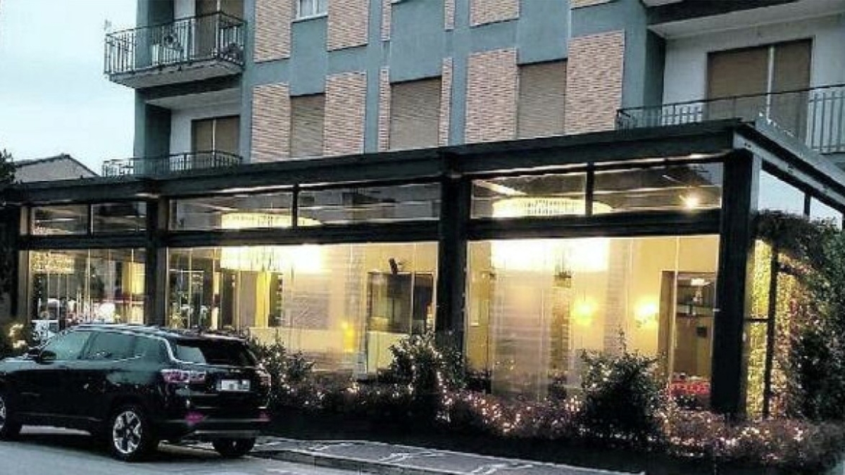 Racket a Frosinone, tre colpi di pistola contro la vetrina del Caffè Minotti