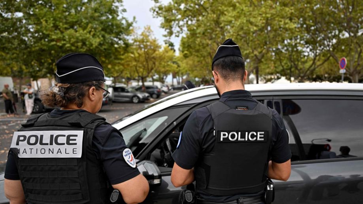 Francia, auto sulla folla a Evreux dopo una lite in un bar: 1 morto e cinque feriti Francia, auto sulla folla a Evreux dopo una lite in un bar: 1 morto e cinque feriti
