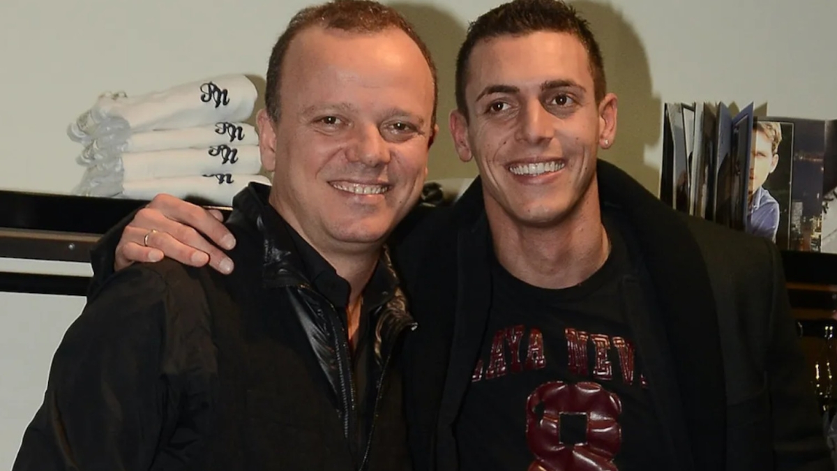 Gigi D'Alessio, il figlio Claudio: «Mio padre non è mai stato un donnaiolo da locali notturni. Mai visto ubriaco. Ecco la verità sulla vacanza con Nicole Minetti, l'avevo pagata in contanti»