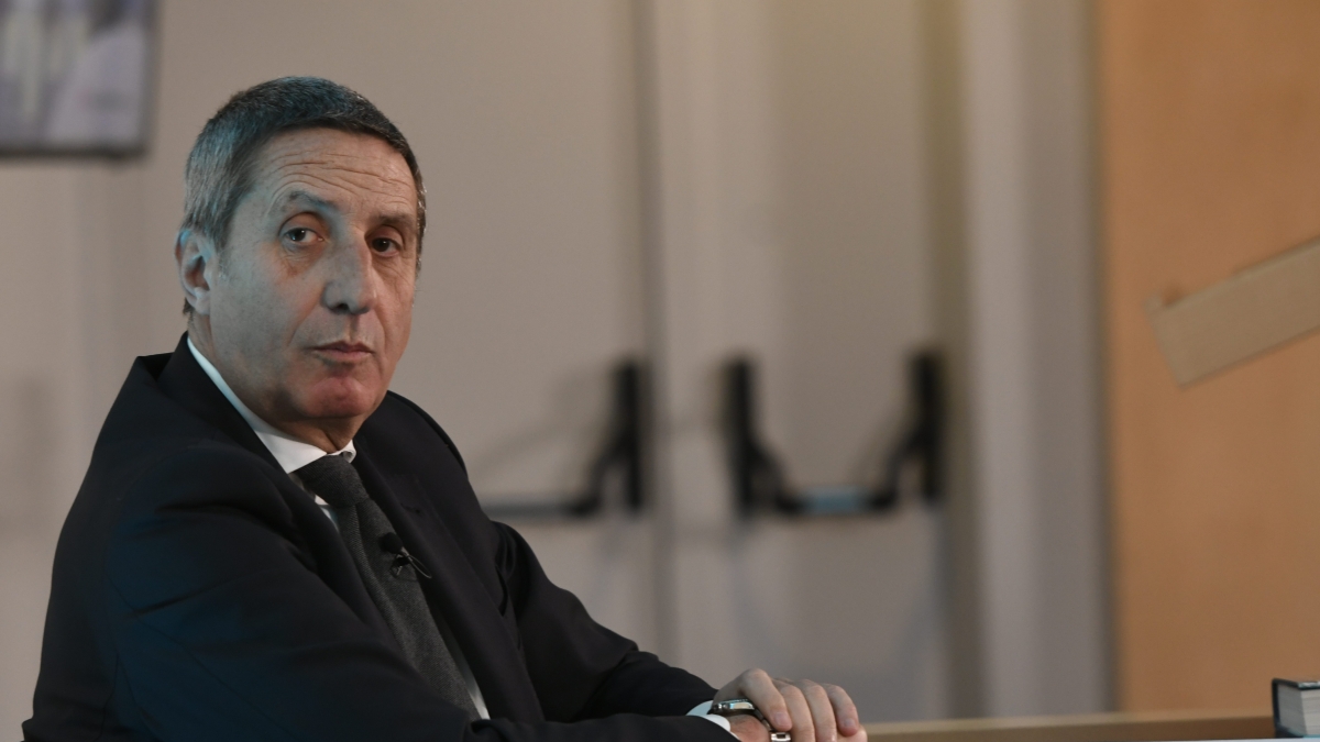Chiocci chiama Rossi: «Io portavoce di Meloni? Resto al Tg1». Ma in Rai già si pensa al successore