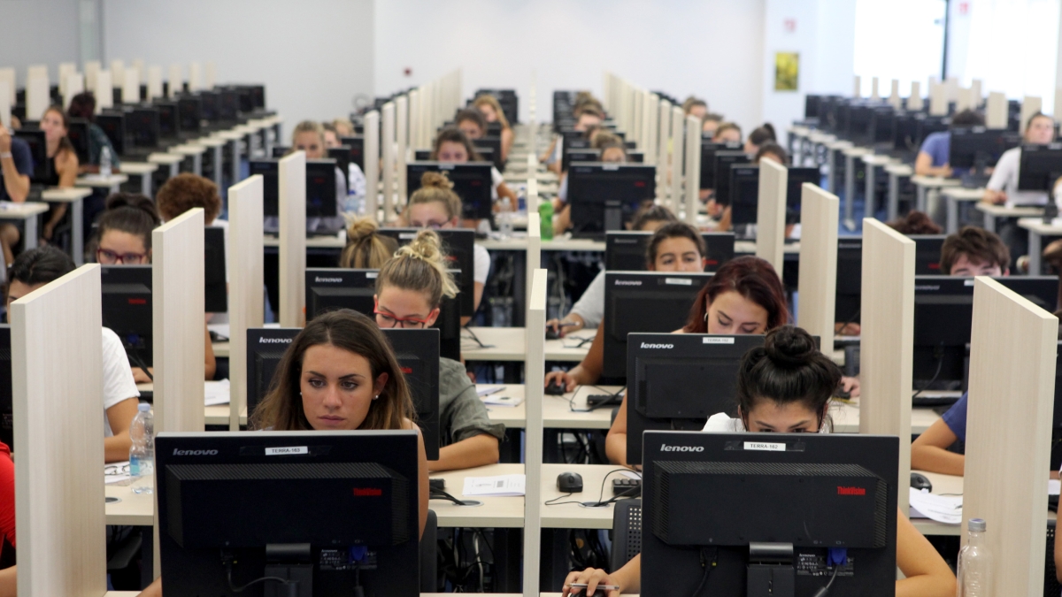 Università, debutta il semestre filtro in Statale e Bicocca: addio ai test d'ingresso per Medicina, Odontoiatria e Veterinaria