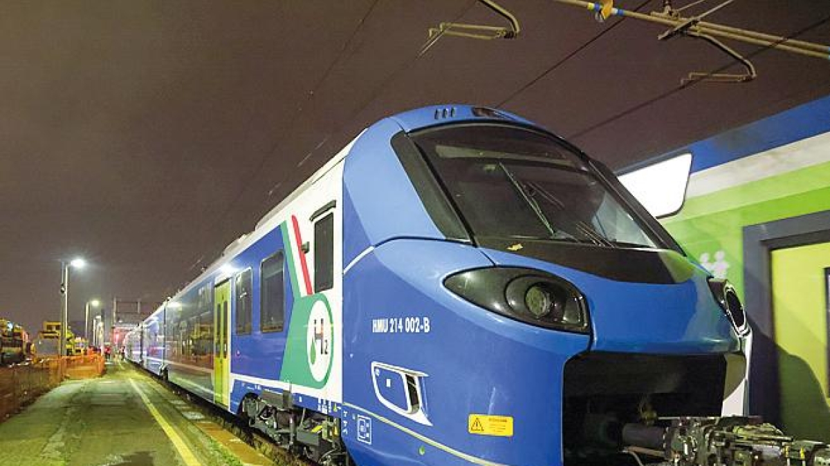 L'assessore regionale Lucente: «Da oggi più treni verso Iseo e in futuro pure per il Garda»