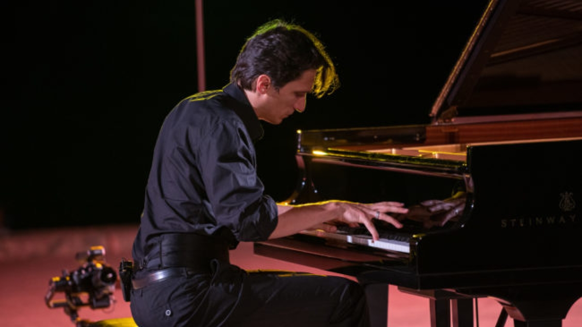 Il pianista filorusso Alexander Romanovsky in concerto in Trentino, evento confermato tra le polemiche: «L'arte non si censura»