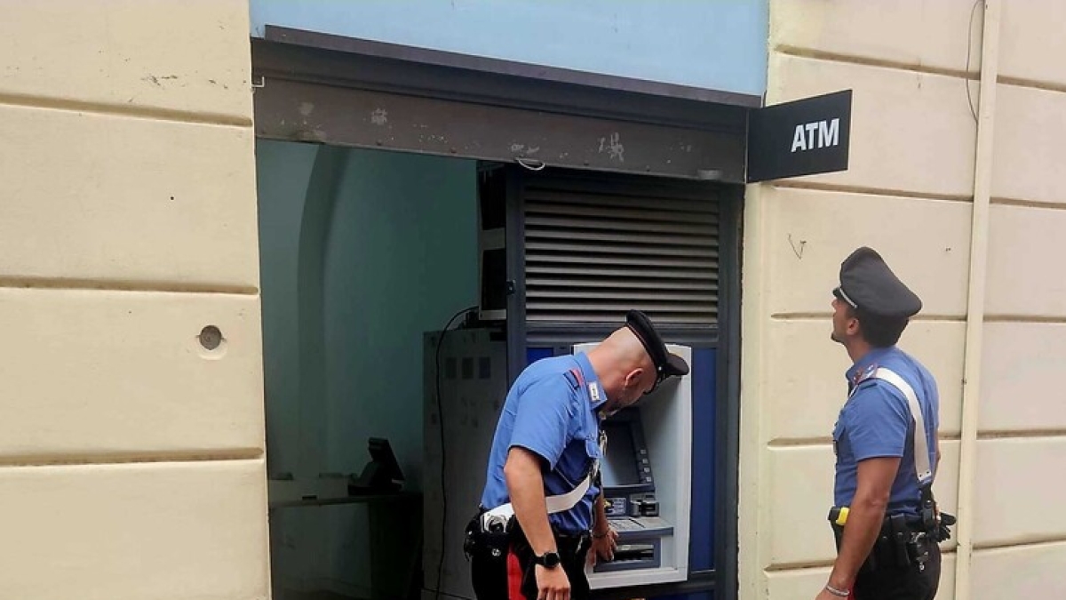Sorrento, corrieri di cibo e autisti NCC nel mirino dei ladri: ondata di furti ad agosto, un arresto