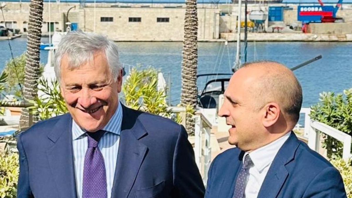 Regionali in Puglia, Tajani manda in fibrillazione il centrodestra: «Meglio un candidato civico». Ma FI aveva indicato D'Attis