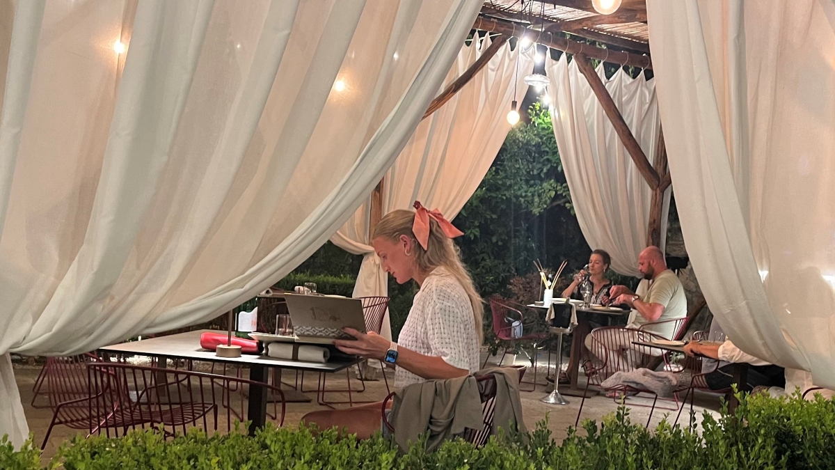 «Tavernetta 58», virtuosismi ben realizzati. Apprezzati i bottoni ripieni di caciocavallo con vongole e scampo crudo