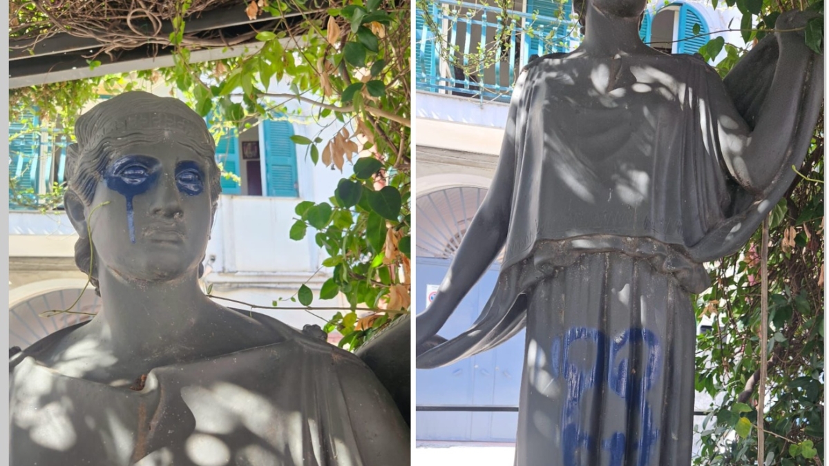 Ercolano, statue imbrattate con vernice in piazza Colonna: identificati quattro minorenni