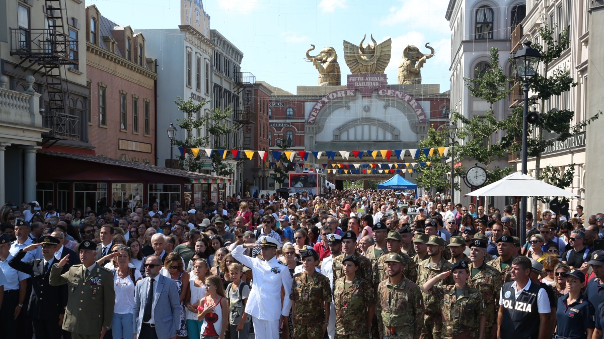 «Viva l'Italia» a Cinecittà World tra auto storiche e parate militari