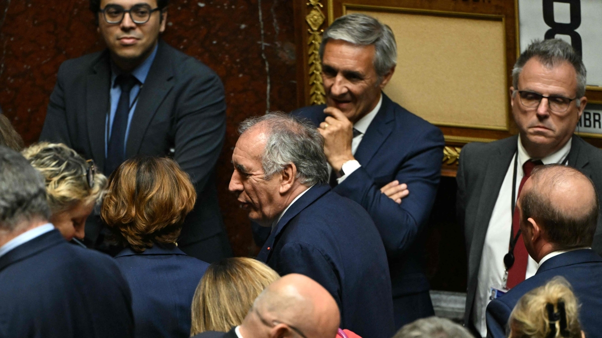 francia 232 crisi cade il governo bayrou160le pen fine di un agonia ora il voto anticipato 160le insidie anche per macron