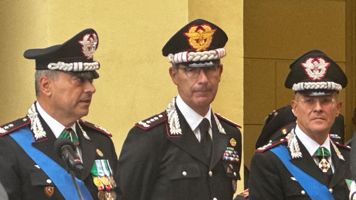 Carabinieri in Campania, La Gala passa il comando a Gargaro e lancia un missione: «Parlate ai giovani, siate per loro influencer di legalità»