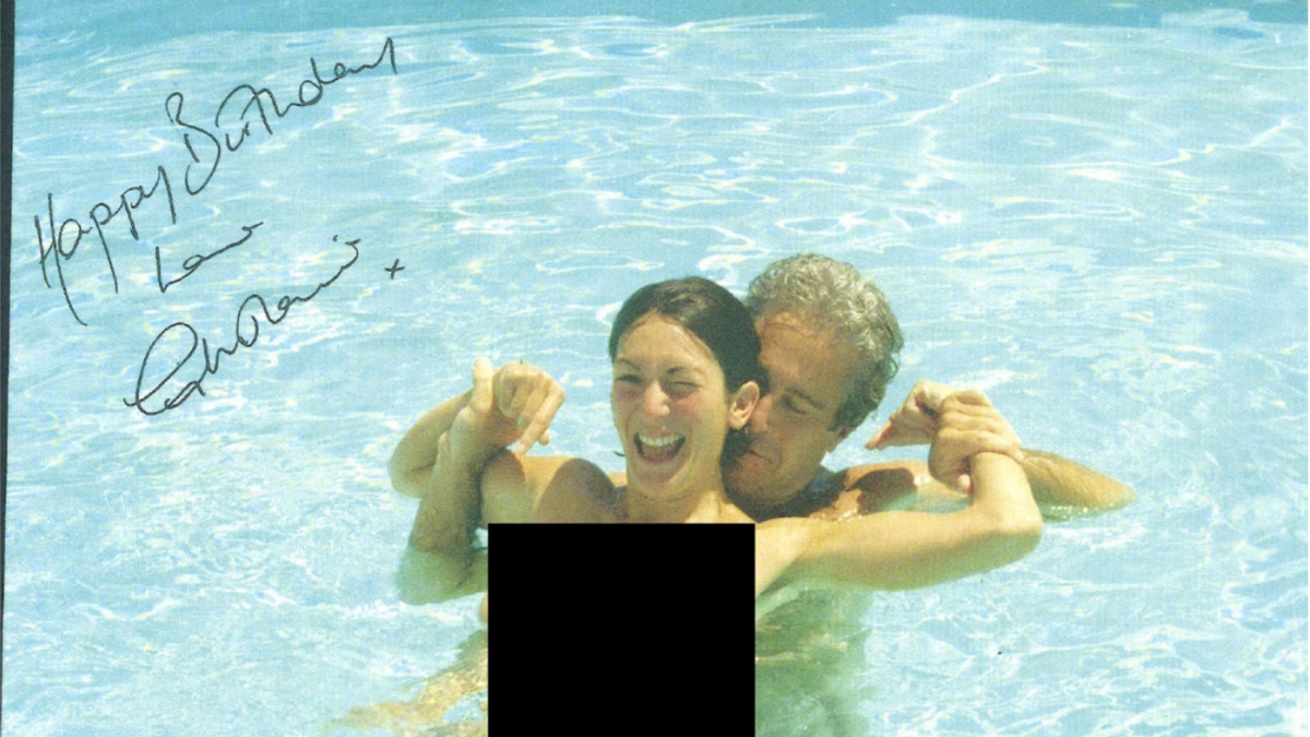 l album in pelle nera di ghislaine maxwell per il compleanno di epstein 238 pagine con foto messaggi di presidenti e ricordi scabrosi