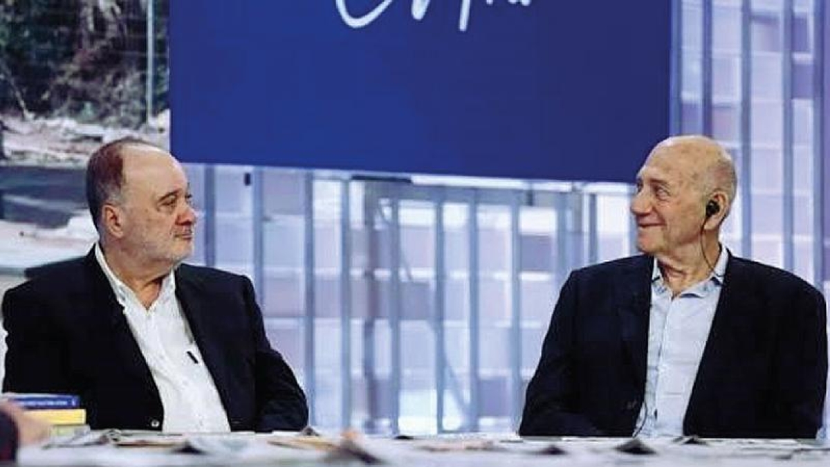 A Napoli il convegno con l’ex premier israeliano Olmert. Ma la sede resta segreta